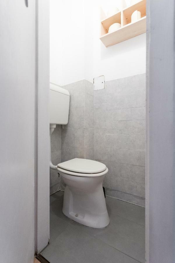 Cute Red Star Studio City Center Відень Екстер'єр фото