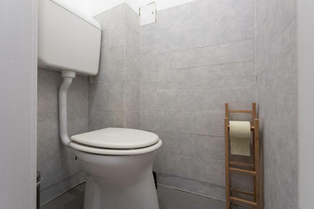 Cute Red Star Studio City Center Відень Екстер'єр фото
