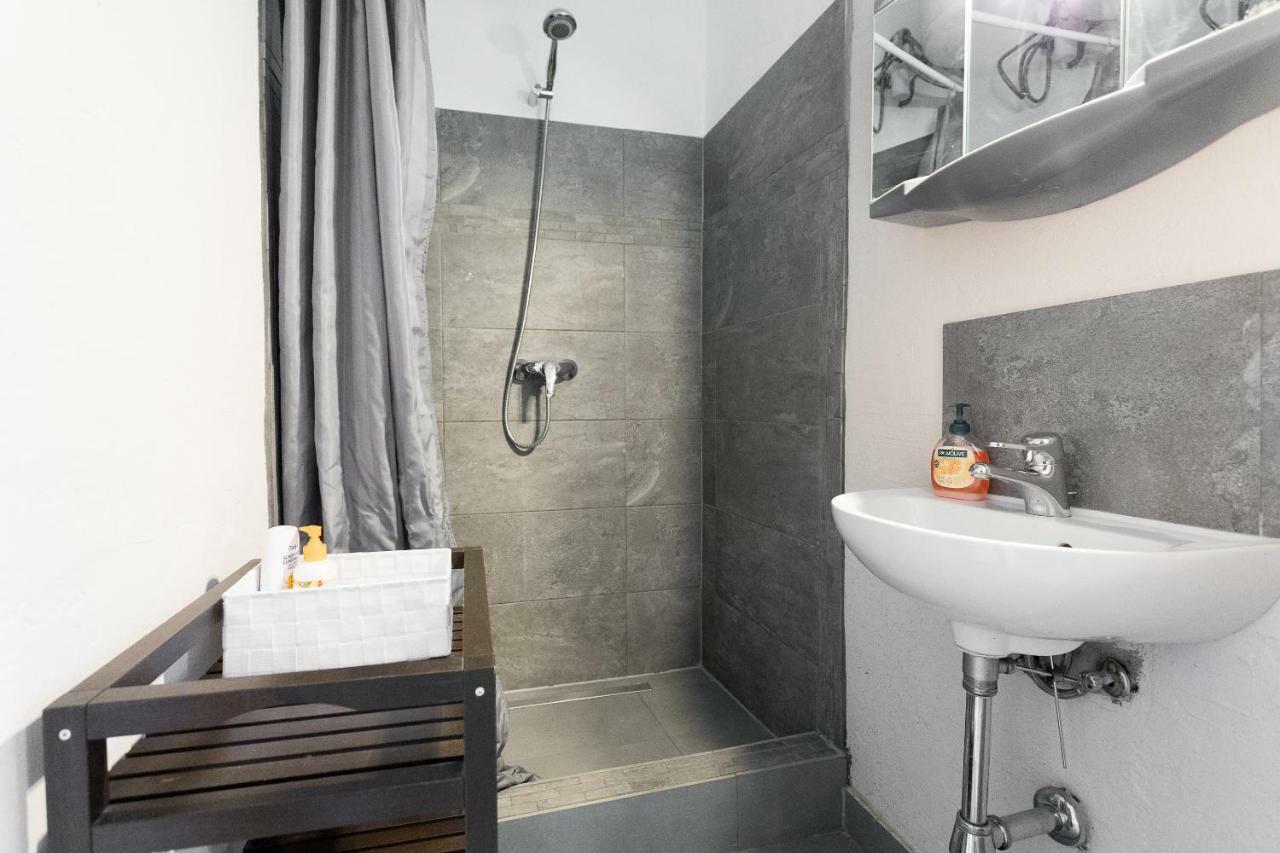 Cute Red Star Studio City Center Відень Екстер'єр фото