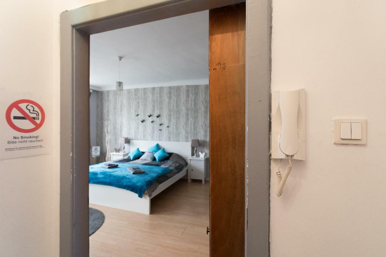 Cute Red Star Studio City Center Відень Екстер'єр фото